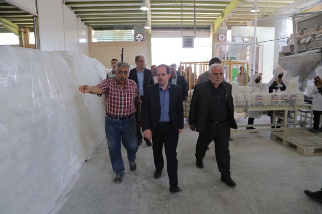 بازدید معاون وزیر صمت با همراهی نماینده مجلس از واحدهای تولیدی در شهرک صنعتی اهر و پیگیری مشکلات صنعتگران